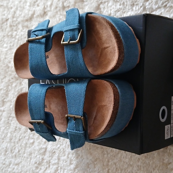 NWOT Platform Denim Sandals - Picture 2 of 3